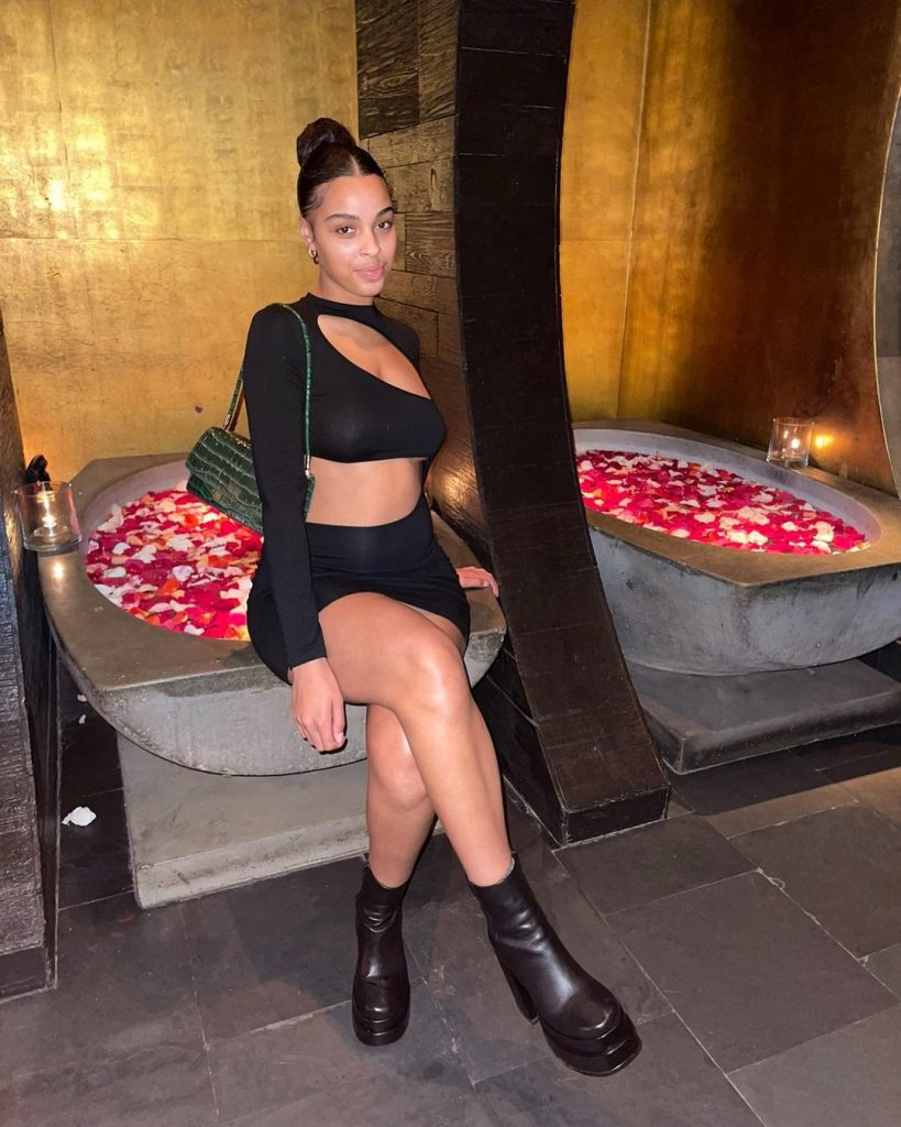 Lynn Bailey – Official Website